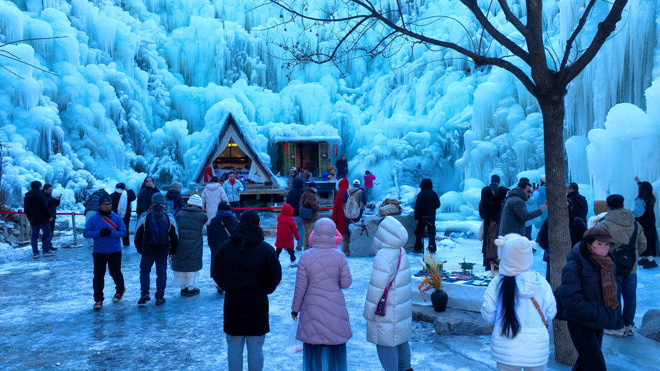 济南南山冰雪旅游季开启，九如山冰瀑节正式迎宾