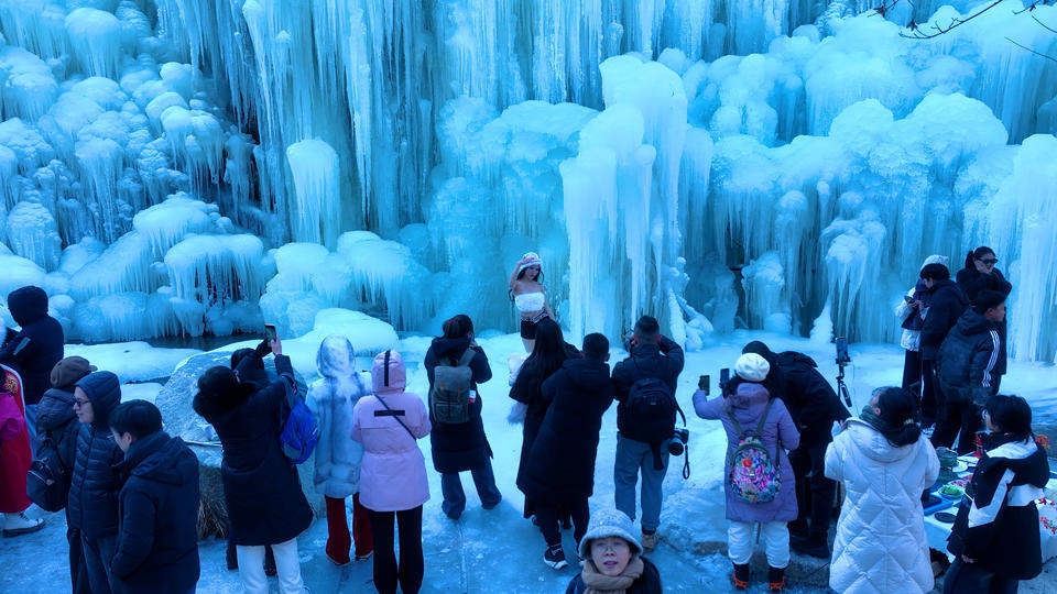 济南南山冰雪旅游季开启，九如山冰瀑节正式迎宾