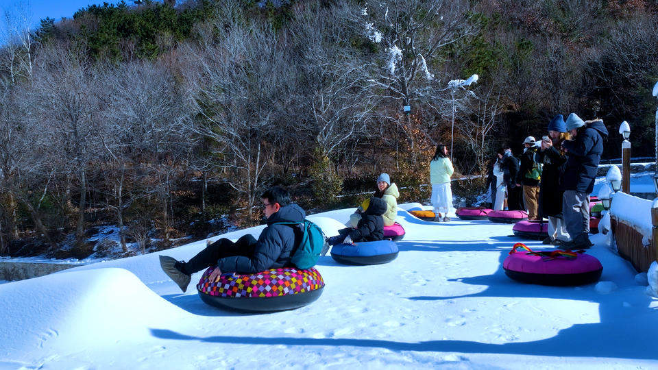 济南南山冰雪旅游季开启，九如山冰瀑节正式迎宾