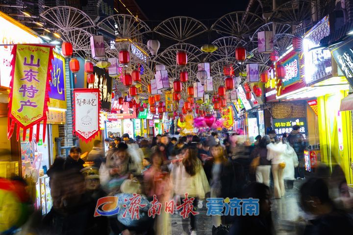 图集丨跨年夜，济南各大商圈活力爆棚