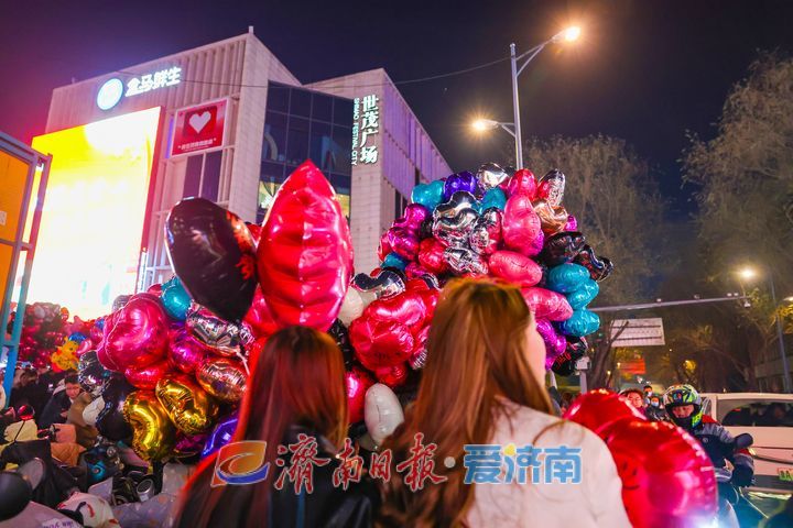 图集丨跨年夜，济南各大商圈活力爆棚